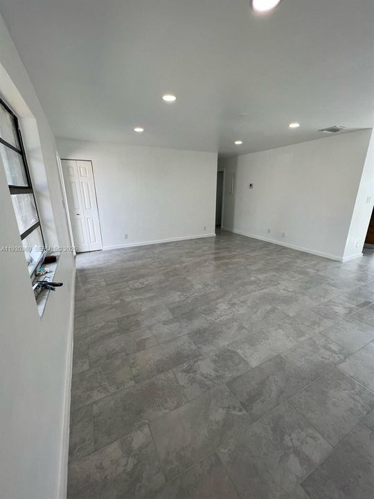 В аренду: $2,100 (2 спален, 1 ванн, 975 Квадратных фут)