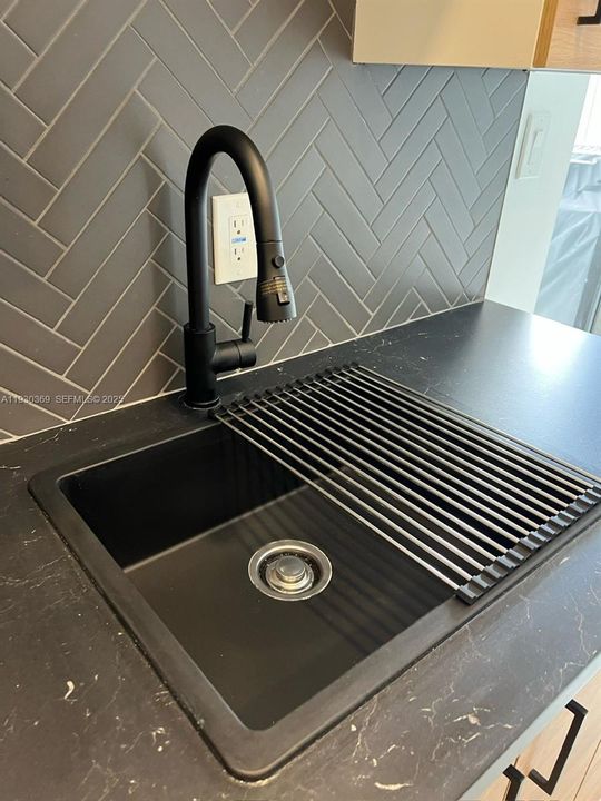 В аренду: $2,100 (2 спален, 1 ванн, 975 Квадратных фут)