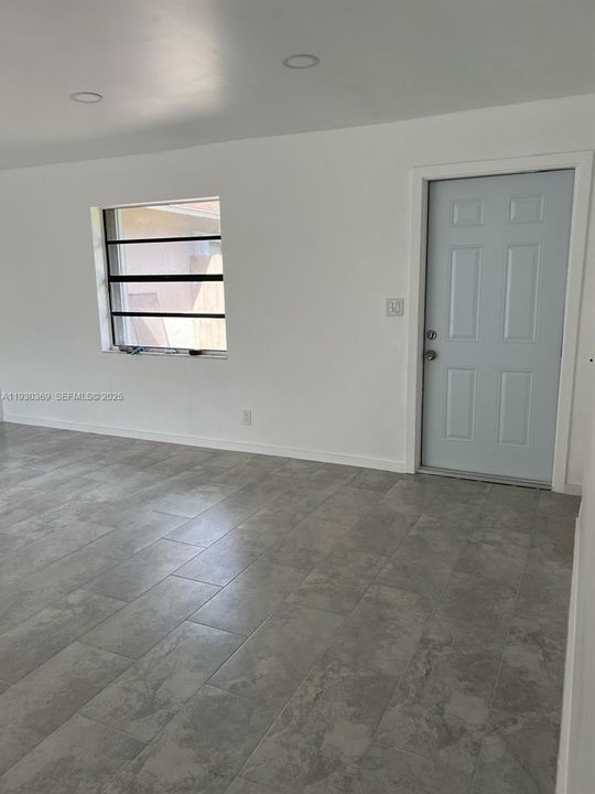 В аренду: $2,100 (2 спален, 1 ванн, 975 Квадратных фут)