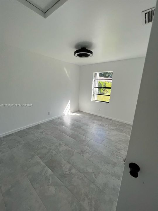 В аренду: $2,100 (2 спален, 1 ванн, 975 Квадратных фут)