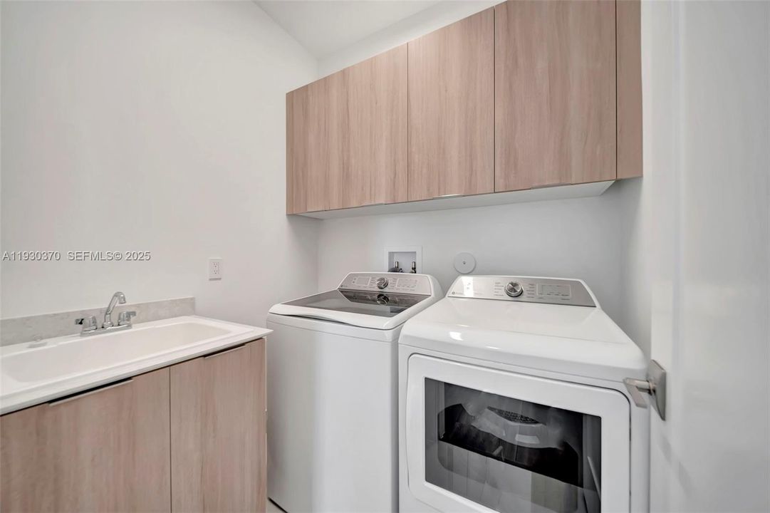 For Sale: $1,600,000 (4 beds, 3 baths, 2831 Square Feet)