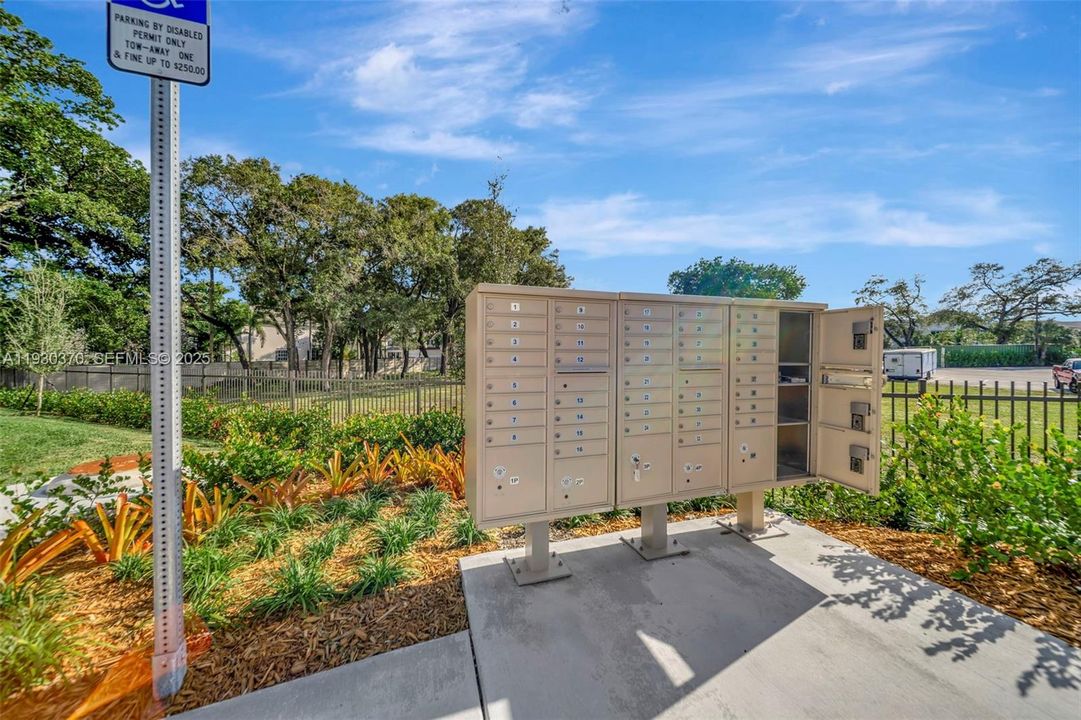 For Sale: $1,600,000 (4 beds, 3 baths, 2831 Square Feet)