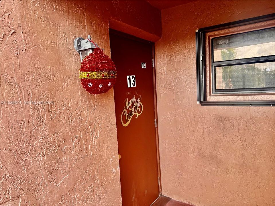 For Sale: $280,000 (2 beds, 2 baths, 750 Square Feet)