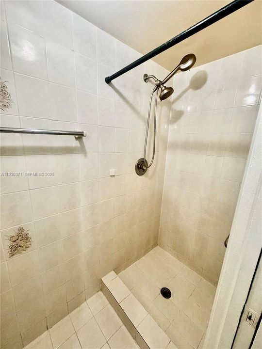 На продажу: $280,000 (2 спален, 2 ванн, 750 Квадратных фут)