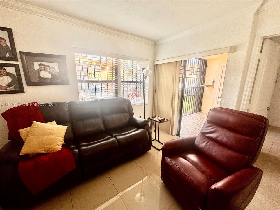 На продажу: $280,000 (2 спален, 2 ванн, 750 Квадратных фут)