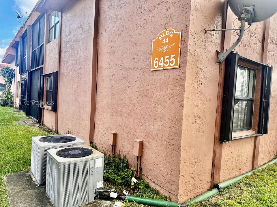 For Sale: $280,000 (2 beds, 2 baths, 750 Square Feet)