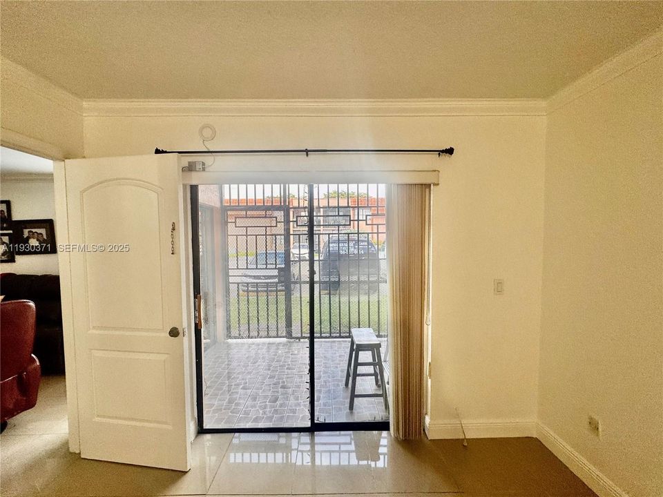 На продажу: $280,000 (2 спален, 2 ванн, 750 Квадратных фут)