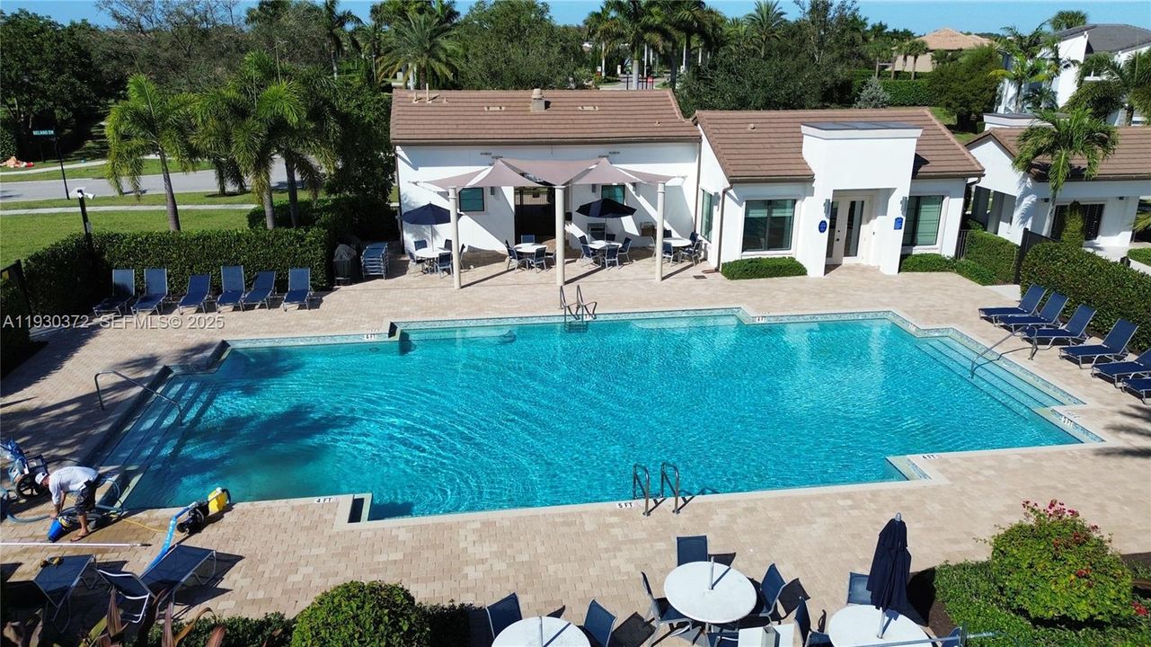 For Rent: $3,400 (3 beds, 2 baths, 1931 Square Feet)