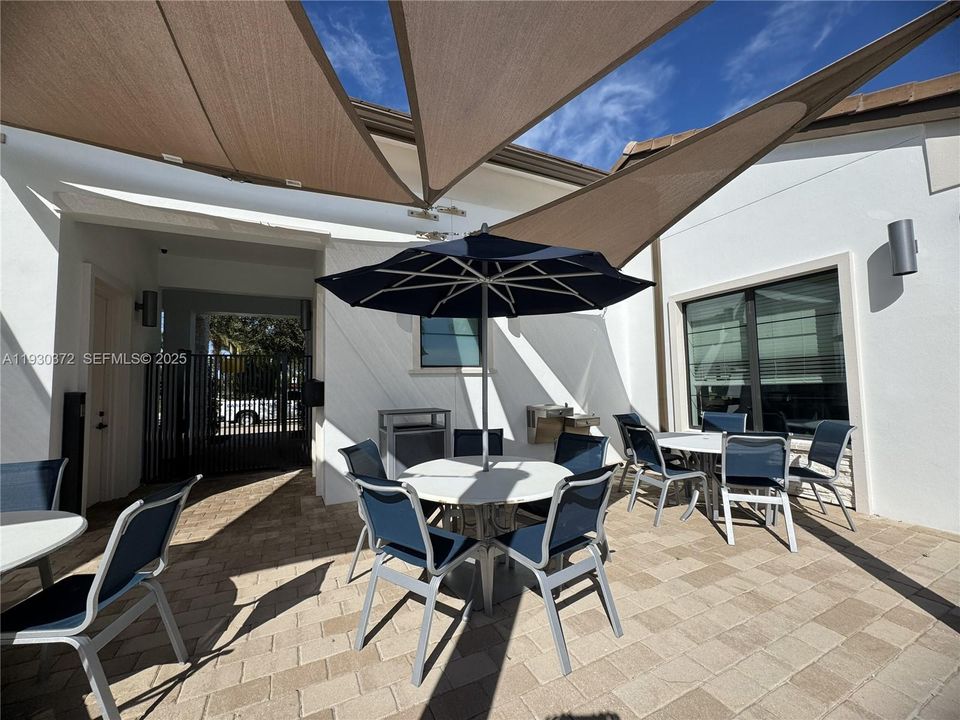 For Rent: $3,400 (3 beds, 2 baths, 1931 Square Feet)