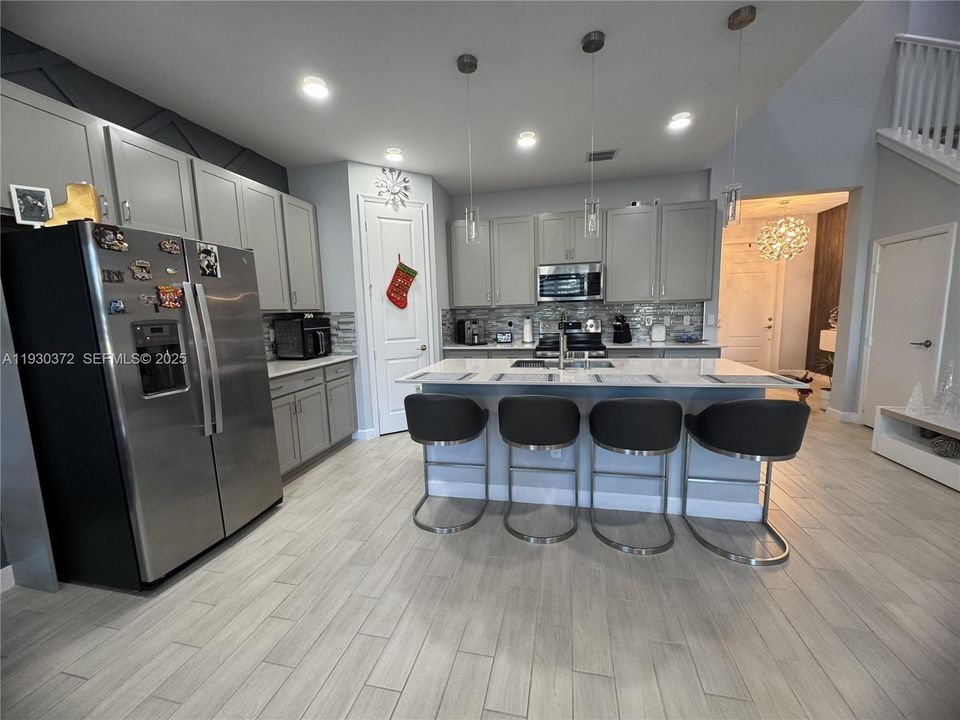 For Rent: $3,400 (3 beds, 2 baths, 1931 Square Feet)