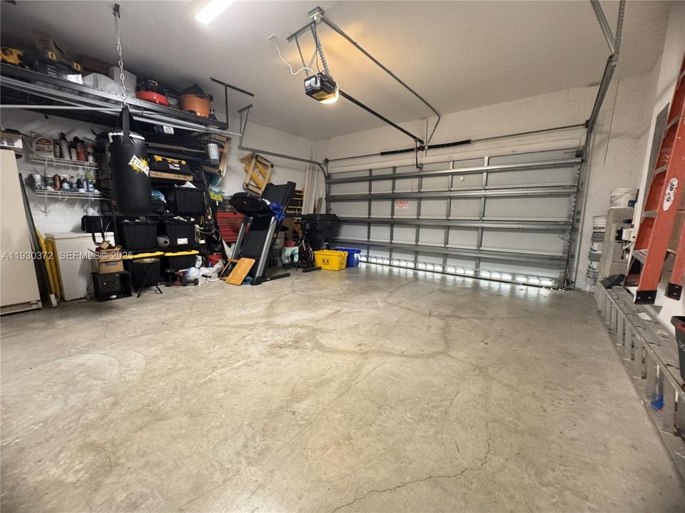 For Rent: $3,400 (3 beds, 2 baths, 1931 Square Feet)