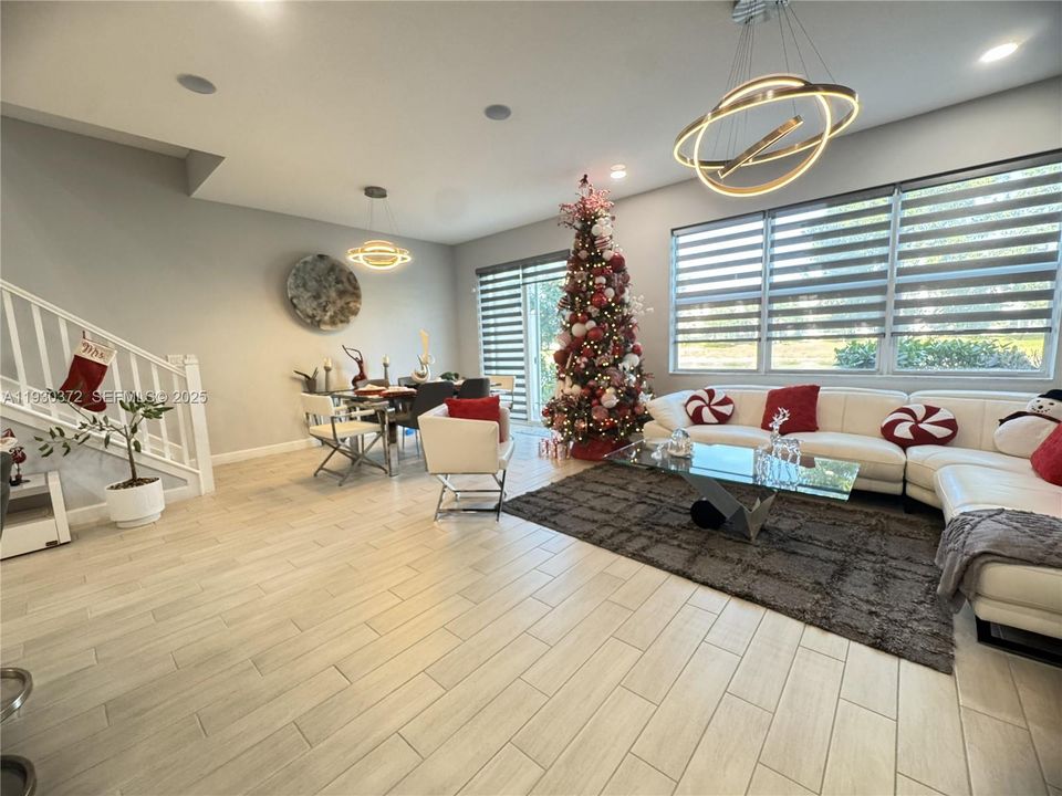 For Rent: $3,400 (3 beds, 2 baths, 1931 Square Feet)