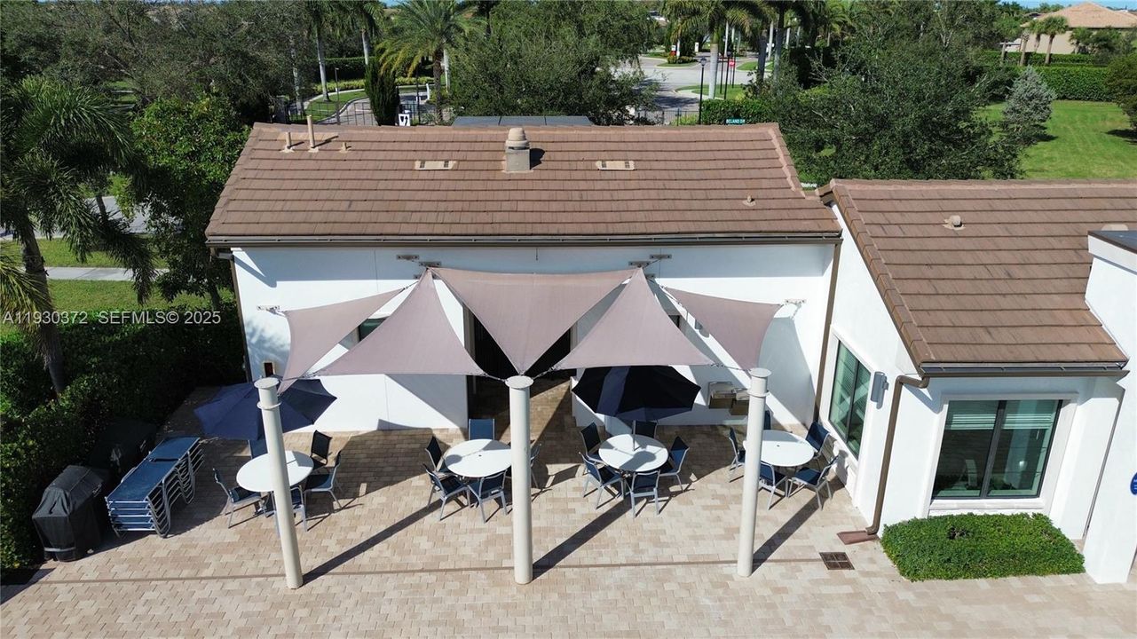 For Rent: $3,400 (3 beds, 2 baths, 1931 Square Feet)