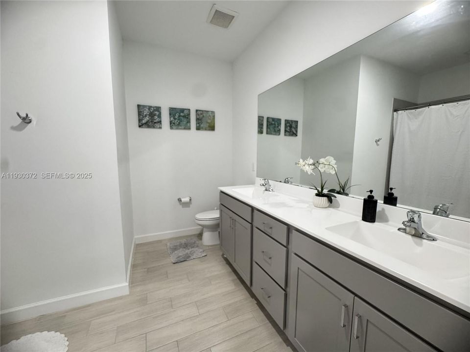 For Rent: $3,400 (3 beds, 2 baths, 1931 Square Feet)