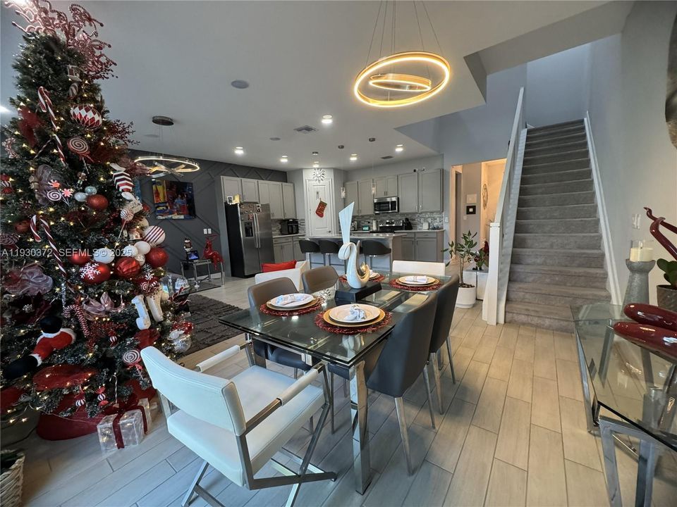 For Rent: $3,400 (3 beds, 2 baths, 1931 Square Feet)