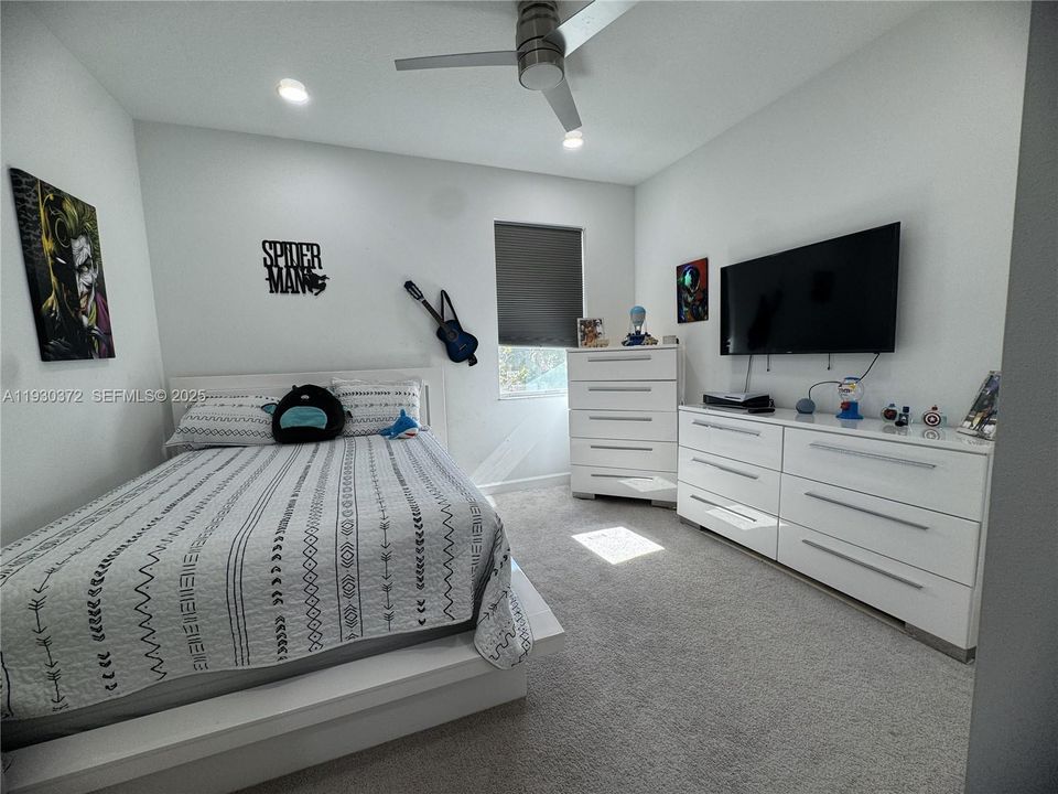 For Rent: $3,400 (3 beds, 2 baths, 1931 Square Feet)