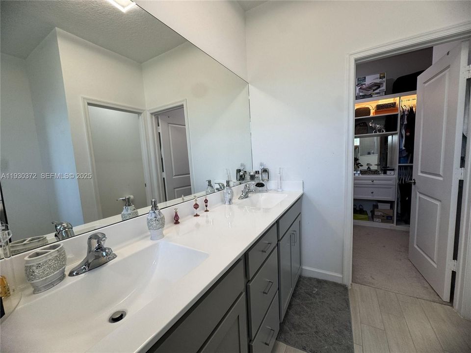 For Rent: $3,400 (3 beds, 2 baths, 1931 Square Feet)