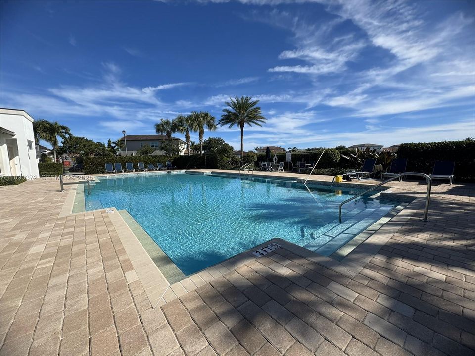 For Rent: $3,400 (3 beds, 2 baths, 1931 Square Feet)