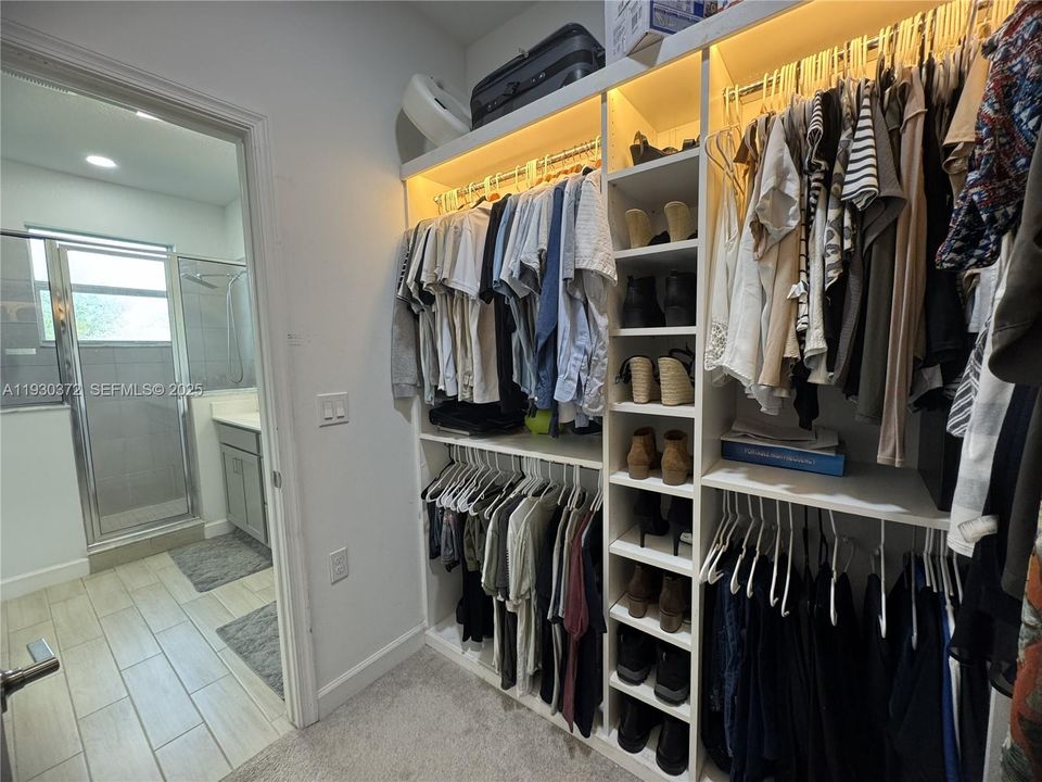 For Rent: $3,400 (3 beds, 2 baths, 1931 Square Feet)