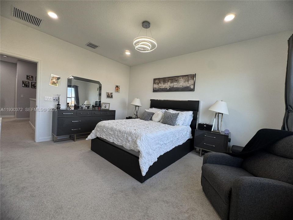 For Rent: $3,400 (3 beds, 2 baths, 1931 Square Feet)