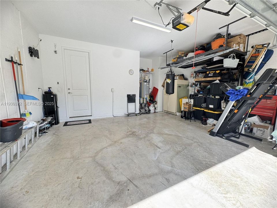 For Rent: $3,400 (3 beds, 2 baths, 1931 Square Feet)