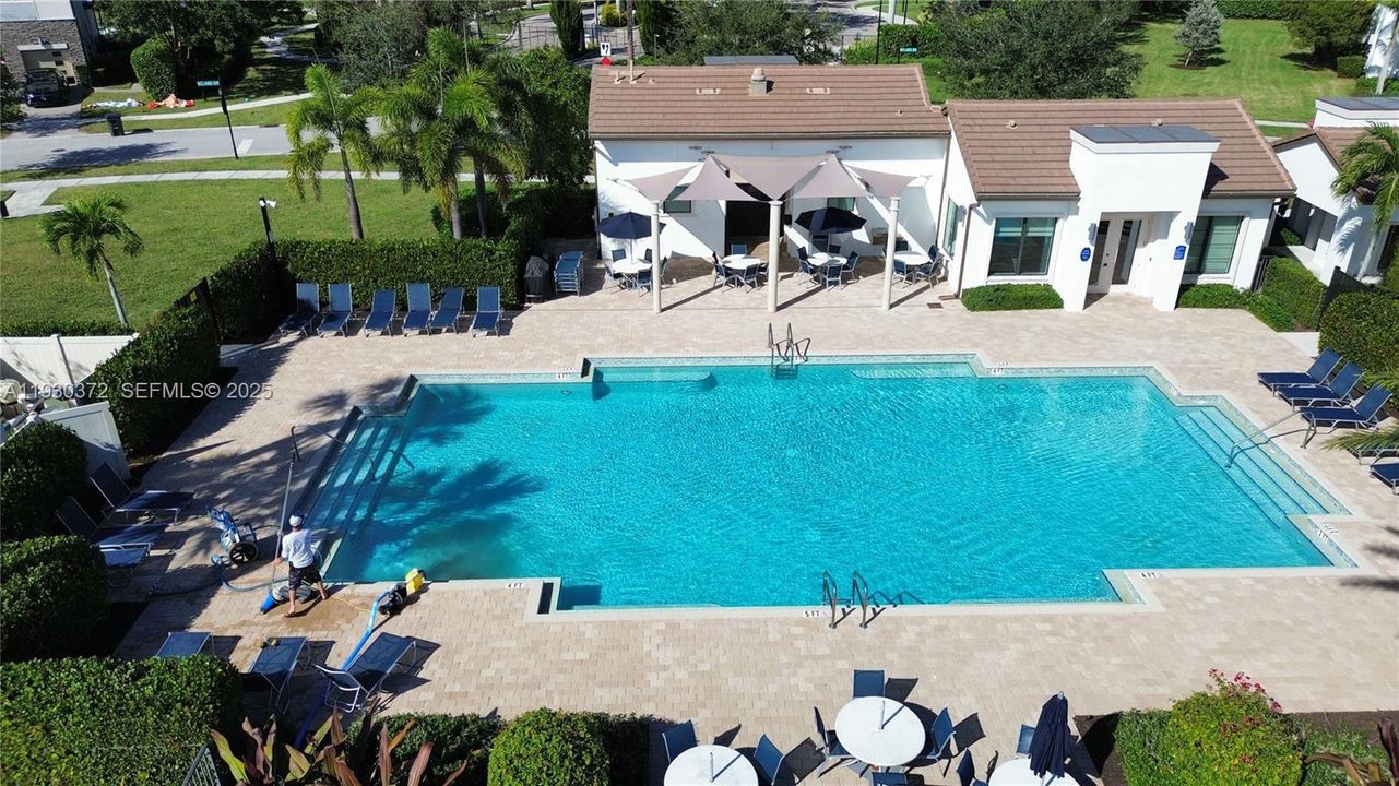 For Rent: $3,400 (3 beds, 2 baths, 1931 Square Feet)