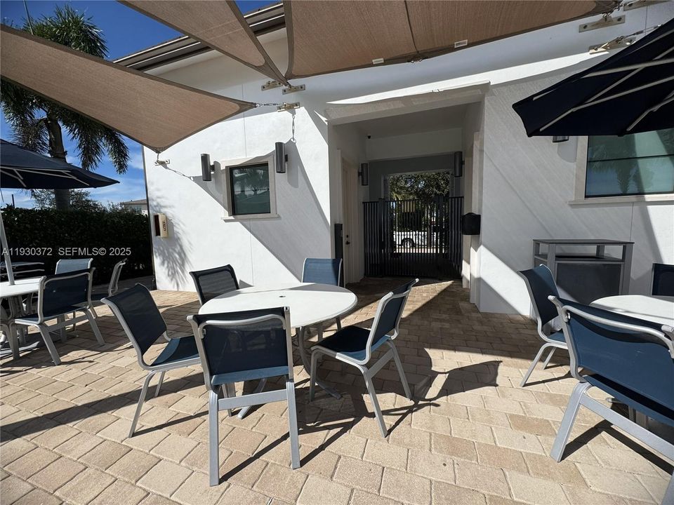 For Rent: $3,400 (3 beds, 2 baths, 1931 Square Feet)