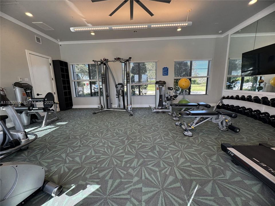 For Rent: $3,400 (3 beds, 2 baths, 1931 Square Feet)