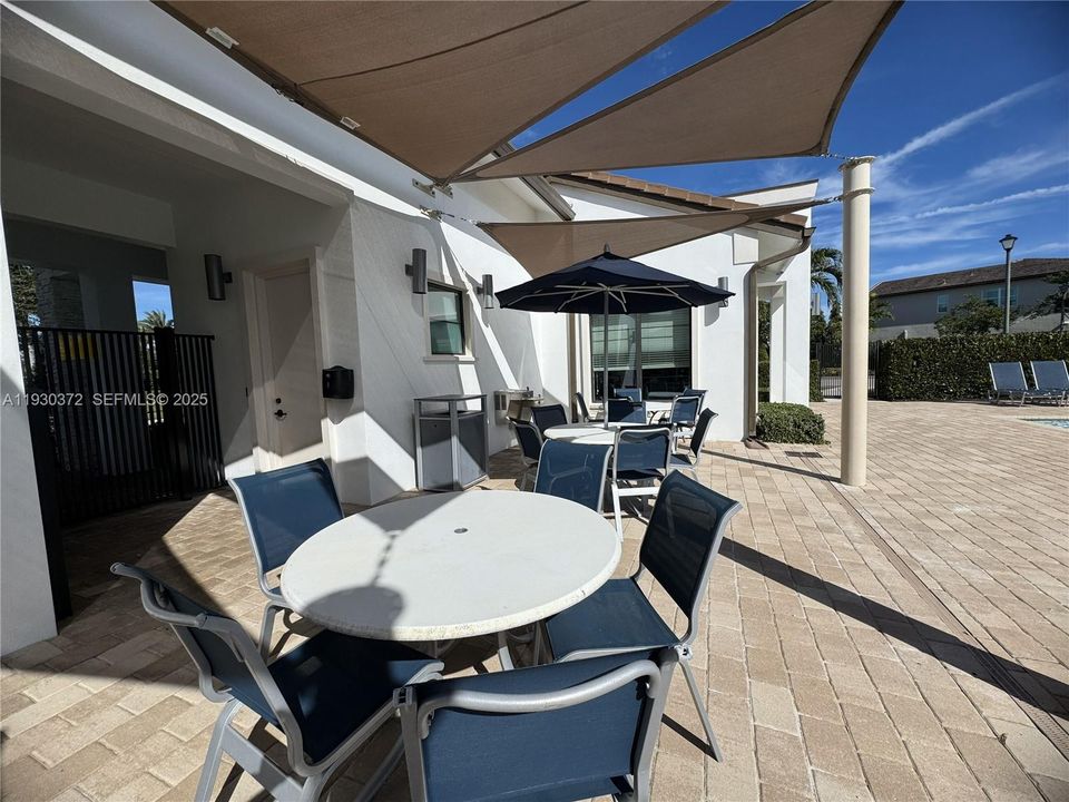 For Rent: $3,400 (3 beds, 2 baths, 1931 Square Feet)