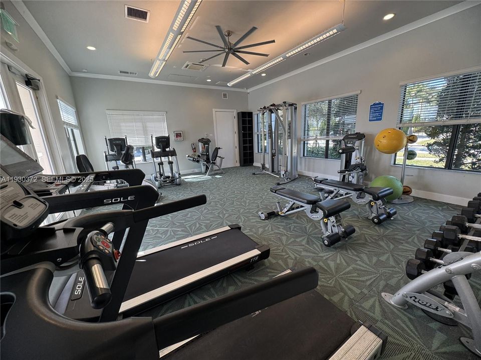 For Rent: $3,400 (3 beds, 2 baths, 1931 Square Feet)