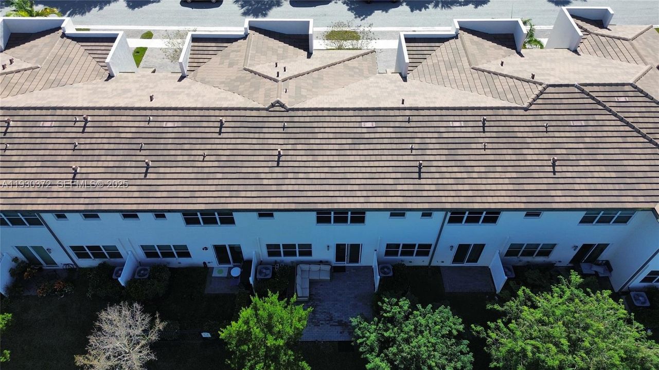 For Rent: $3,400 (3 beds, 2 baths, 1931 Square Feet)