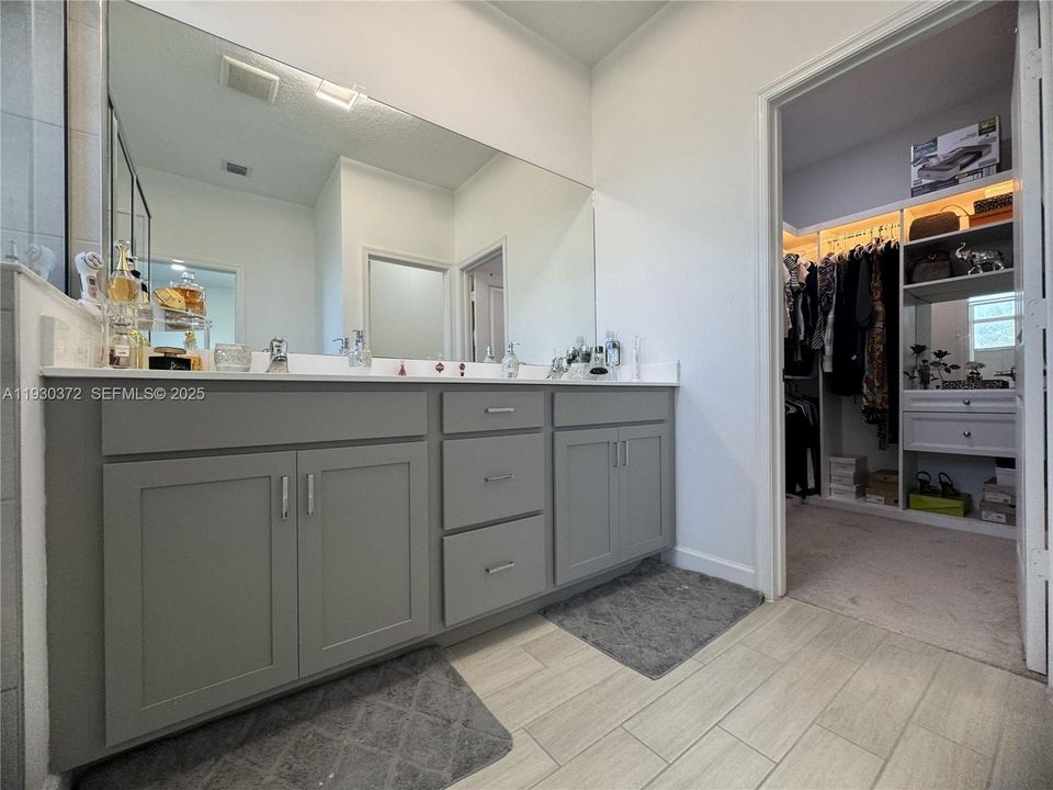 For Rent: $3,400 (3 beds, 2 baths, 1931 Square Feet)