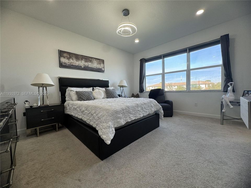 For Rent: $3,400 (3 beds, 2 baths, 1931 Square Feet)