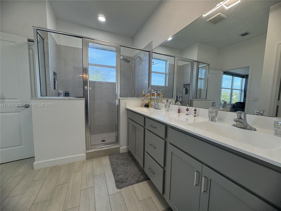 For Rent: $3,400 (3 beds, 2 baths, 1931 Square Feet)