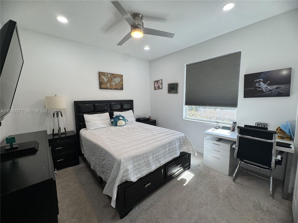 For Rent: $3,400 (3 beds, 2 baths, 1931 Square Feet)