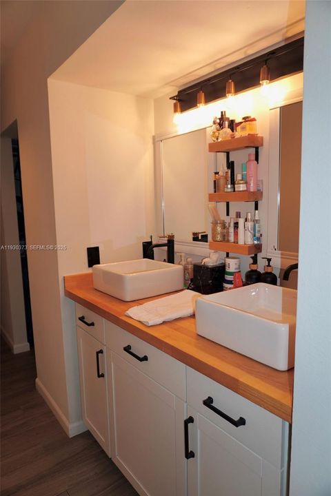 For Sale: $465,000 (3 beds, 2 baths, 1632 Square Feet)