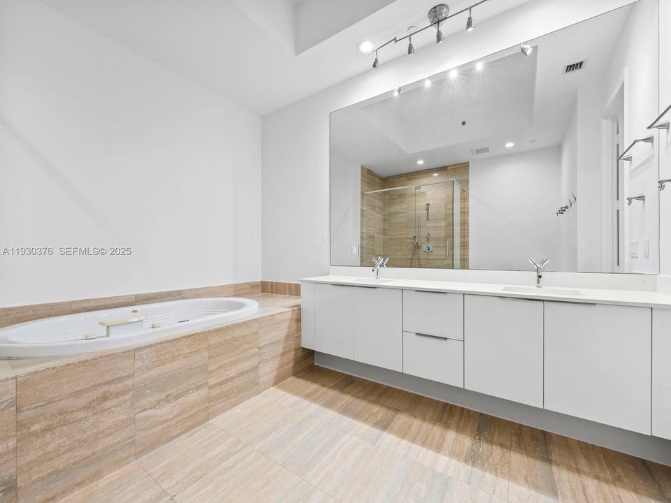 En Venta: $1,850,000 (2 camas, 3 baños, 2084 Pies cuadrados)