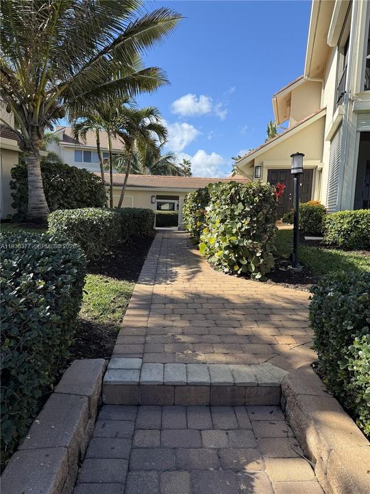 En Venta: $950,000 (3 camas, 2 baños, 1700 Pies cuadrados)