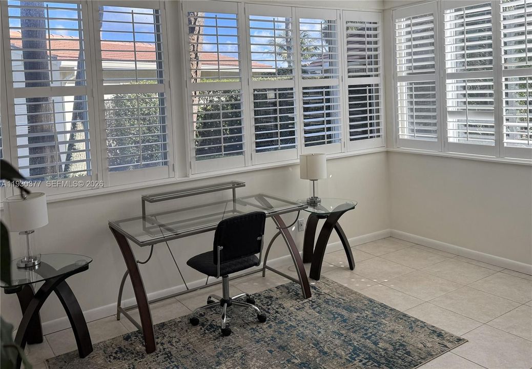 En Venta: $950,000 (3 camas, 2 baños, 1700 Pies cuadrados)