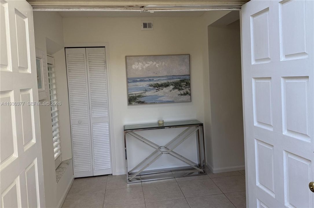 En Venta: $950,000 (3 camas, 2 baños, 1700 Pies cuadrados)