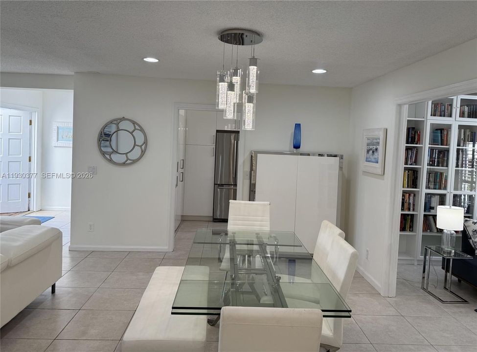 En Venta: $950,000 (3 camas, 2 baños, 1700 Pies cuadrados)