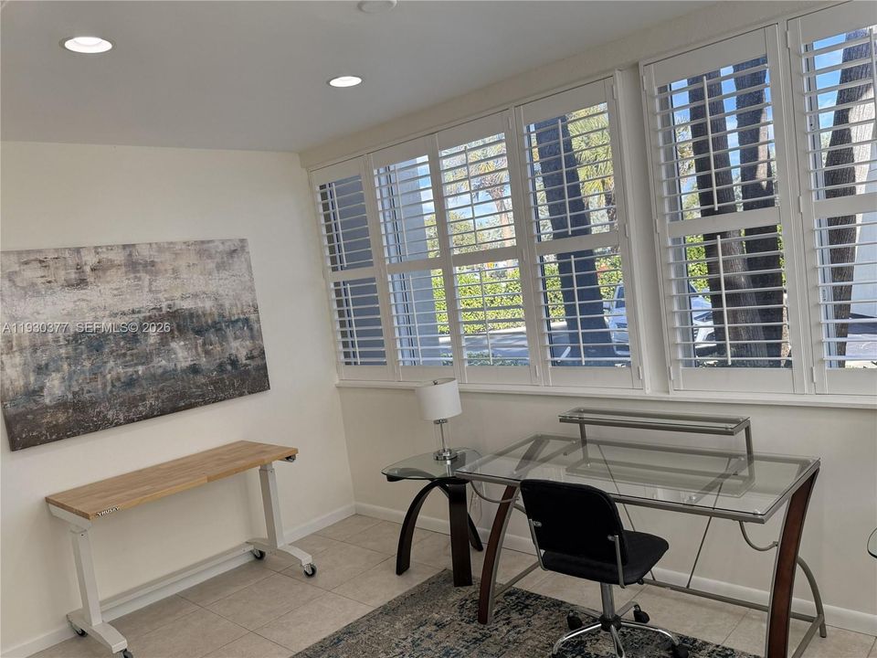 En Venta: $950,000 (3 camas, 2 baños, 1700 Pies cuadrados)