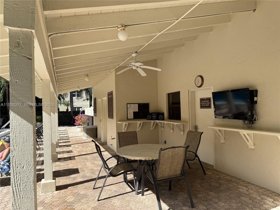 En Venta: $950,000 (3 camas, 2 baños, 1700 Pies cuadrados)