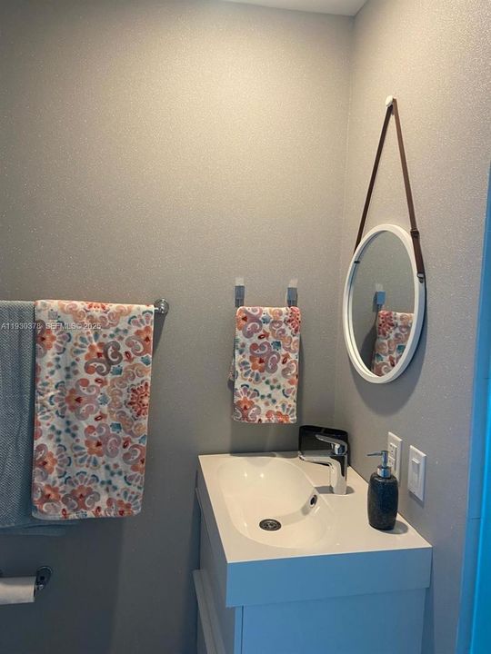 For Rent: $3,300 (1 beds, 1 baths, 610 Square Feet)