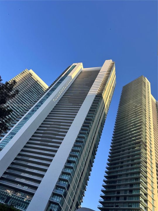 For Rent: $3,300 (1 beds, 1 baths, 610 Square Feet)