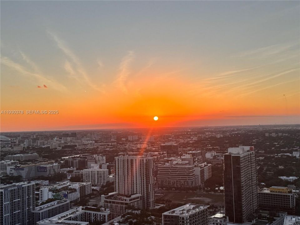 For Rent: $3,300 (1 beds, 1 baths, 610 Square Feet)