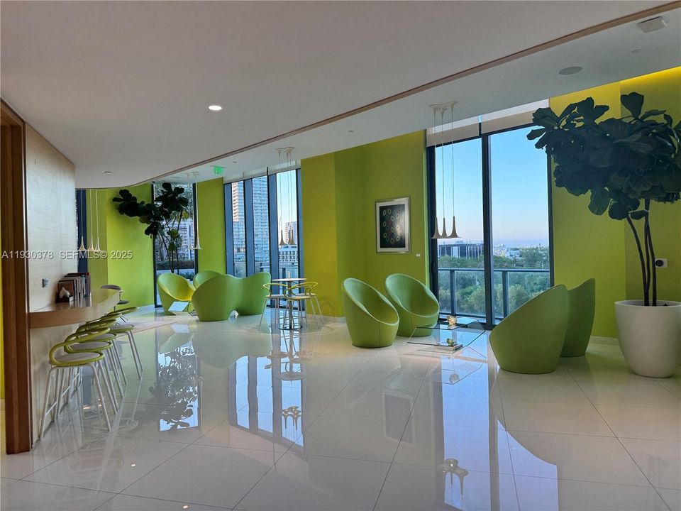 For Rent: $3,300 (1 beds, 1 baths, 610 Square Feet)