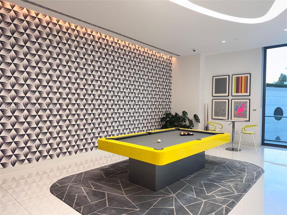 For Rent: $3,300 (1 beds, 1 baths, 610 Square Feet)