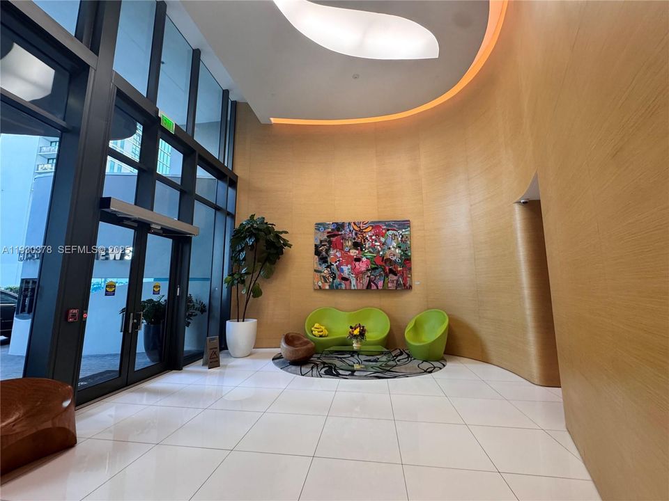 For Rent: $3,300 (1 beds, 1 baths, 610 Square Feet)