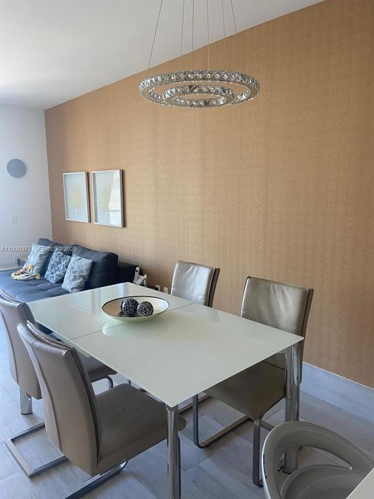 For Rent: $3,300 (1 beds, 1 baths, 610 Square Feet)